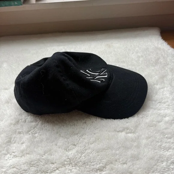 New York Yankees Black Baseball Cap Adjustable NY Logo Hat MLB Sportswear - Picture 3 of 5